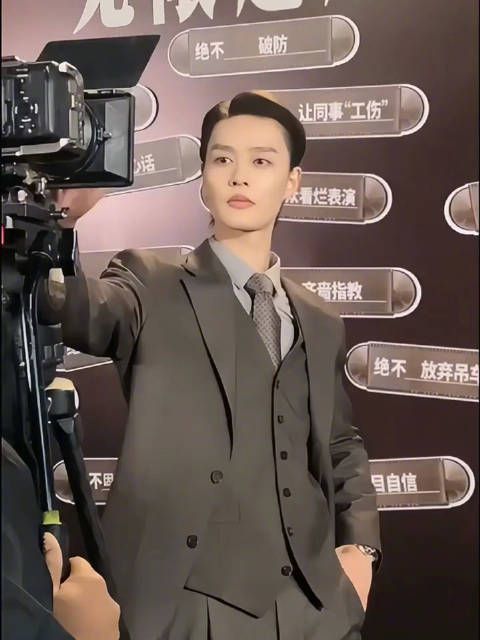 短剧一哥柯淳无限超越班造型被吐槽了,这颜值算帅吗?