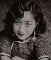 民国四大美女之首：画赢陆小曼，文比张爱玲，却为爱苦等34年