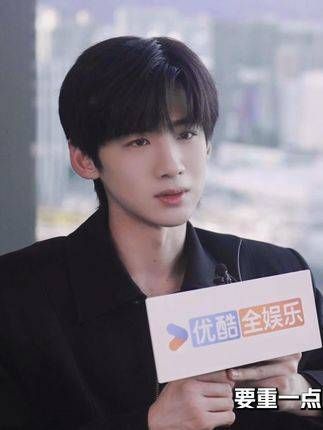 原来白敬亭对桑延的造型确实下过功夫,少年与成年之间的变化被他精准把握