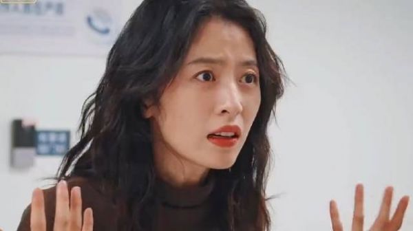妈妈高龄生孩子不愿意打无痛急坏女儿了,结果痛得受不住高呼赶紧打上无痛 ✘