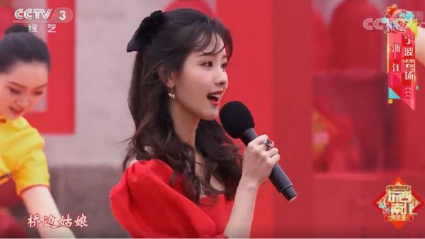 新剧拍摄片场惊现下载央视影音APP,嘟嘟