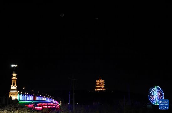 3月2日在黑龙江省宝清县拍摄的金星伴月。新华社发（艾敏摄） 