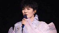 歌手周深在美国拉斯维加斯惊艳开嗓！演唱《灯火里的中国》令当地华人泪目