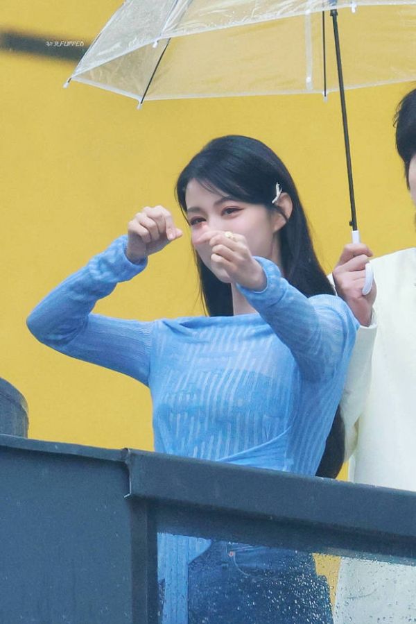 王楚然笑容甜美。