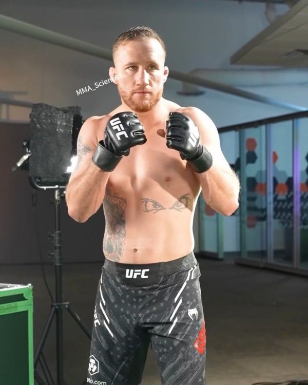 “平头哥”贾斯汀·加瑟基（Justin Gaethje）拍摄UFC 313定妆照