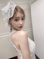 才女出上联：“玉笛横吹声婉转”，才子妙对下联才女不禁动容