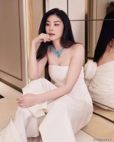 52岁陈慧琳近照曝光，41岁痛失双胞胎女儿，如今一家四口很幸福