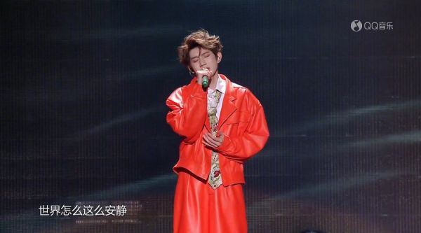 王源巅峰音乐之夜燃情演绎《感同身受》