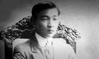 嫌男方穷拆散女儿恋情，却将首富之女介绍给他，成就50年传奇婚姻