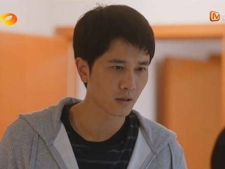 张芝芝为了讨好妈妈圈,把孩子丢给老公照顾,没想到却出了意外,彭冠英