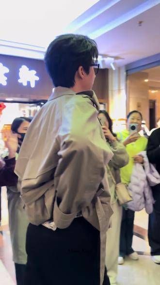 刘宇宁辛苦了,希望他下班后能尽情享受快乐时光