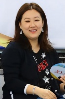 22年前，不顾全家反对嫁大26岁丈夫的伏明霞，后悔了吗？