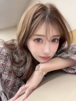 洞房夜新娘出上联：“双峰耸立云深处”，新郎下联让新娘羞得蒙头不语！