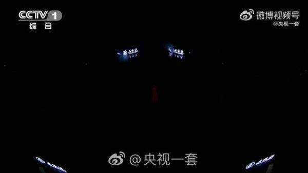 龙洋首个独唱舞台选了周深的歌