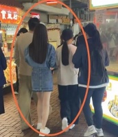 汪小菲带两个孩子出游，一家四口其乐融融，箖箖也随行，真幸福