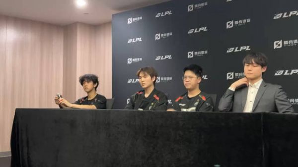Q:对于队伍经常在中期运营中出现的摇摆不定的情况你怎么看?
