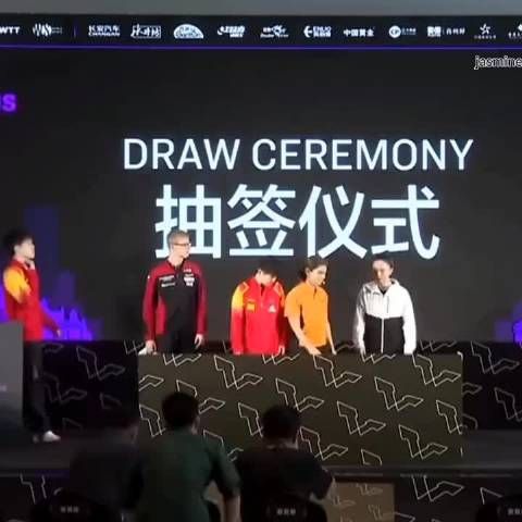 裁判:不能让这两人站一起,不然某人要吃醋了 裁判看向大头:怎么样…