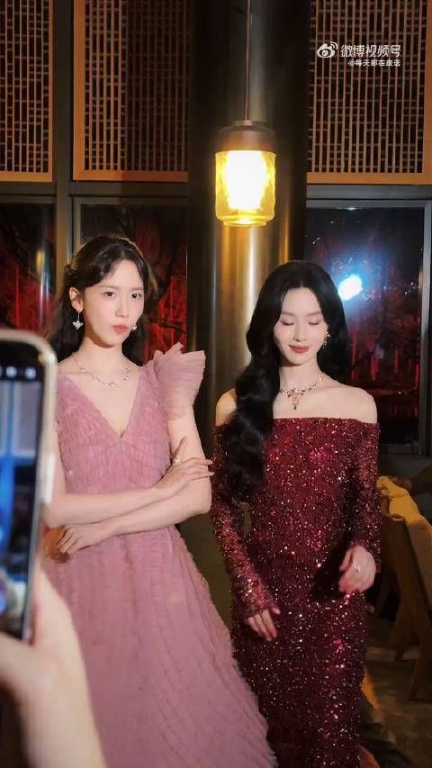 刘诗诗和林允儿同框,美女贴贴