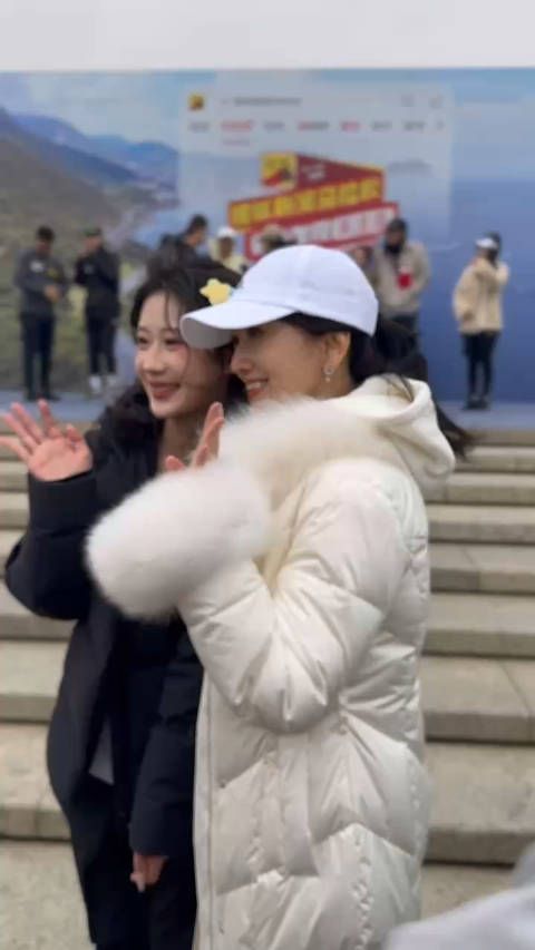 赵雅芝成马拉松拍照打卡景点,赵雅芝说是自己儿子卷自己