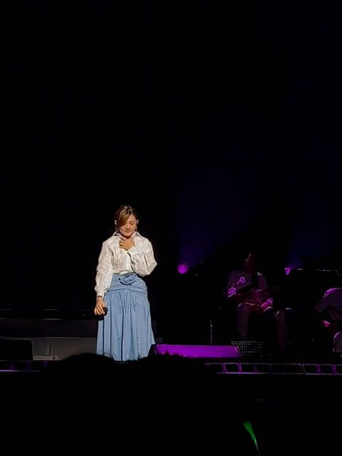 梁静茹在多伦多演唱会上演绎《回留》缅怀方大同