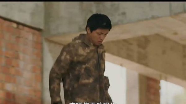 男子手机意外掉落，捡手机却发现一具尸体，九旬老太被侵后抛尸…