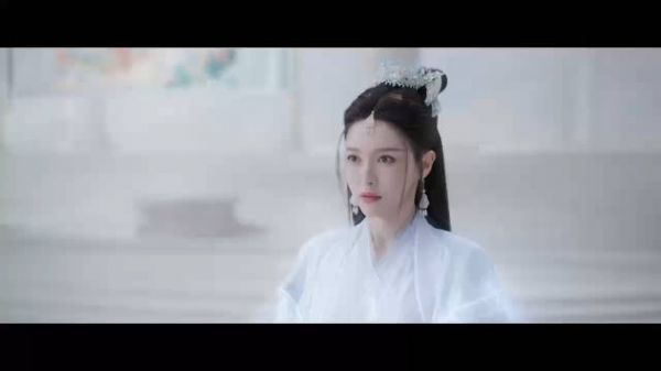 太适合古装了,飘逸的造型仿佛仙女下凡尘,美得让人心动
