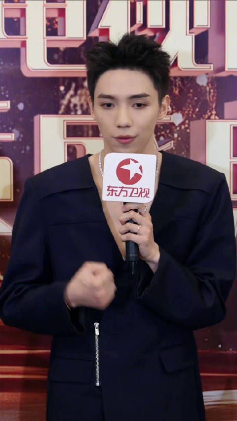 以轻松心态诠释角色，坦言拍摄时像是在“中戏拍作业”…