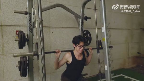 王鹤棣的2月总结v棣o回归啦!工作+健身+游泳+篮球,兄棣伙们又幸福了