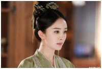 才女出上联：拨开荒草见两门，一前一后进哪门！光棍下联喜结连理