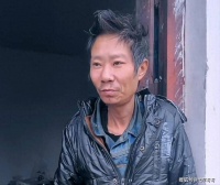 38岁网红“哥子”因病去世，房子在高压线下，懒到用太阳晒水喝