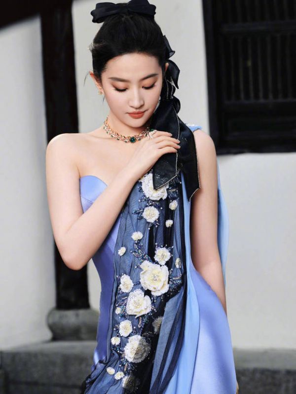 刘亦菲星光璀璨