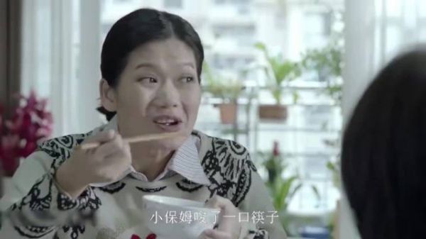 保姆欺负雇主家的孩子,姥姥看见后想了个妙招,成功逼退保姆
