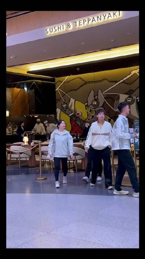 林高远、朱雨玲、陈垣宇结伴外出,还记得虽远必朱组合吗