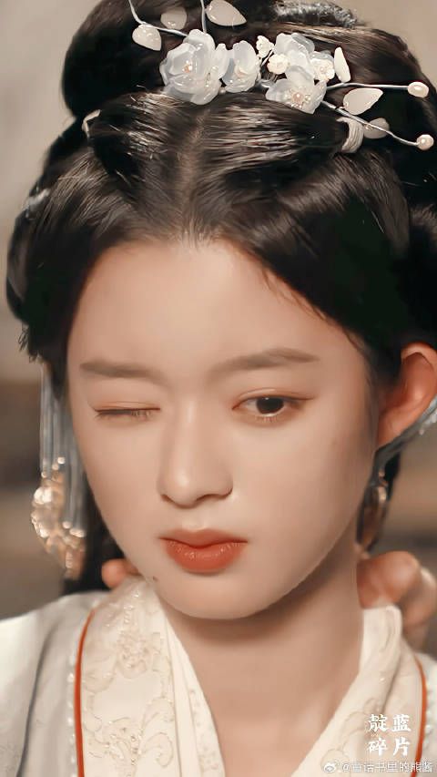 07年的小花都开始挑大梁当女主了,妹妹真的好漂亮 | 黄杨钿甜