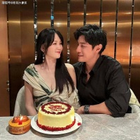 陈乔恩生日现场像红毯礼，华丽长裙+盛大晚餐引发热议，网友：有钱真好