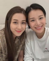 钟嘉欣带女儿与胡杏儿一家饭聚，9岁大女同妈妈饼印一样咁靚女