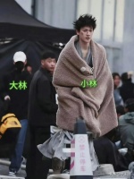 李昀锐妈妈真幸福，同时拥有两个一模一样的帅哥