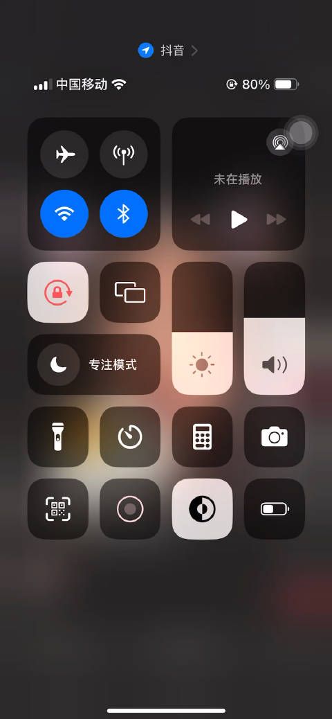 翻相册 突然看到的 这个照片接着就去抖音加了个特效还挺好看