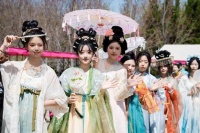 汉服翩跹映花海，国风雅韵醉泉城——济南植物园花朝节盛装启幕