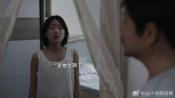 男人不顾妻子反对,把她按在桌上欺负