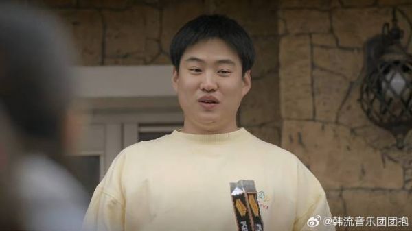 正峰谈恋爱，被宝拉看出来，不料还要嘴硬说没有