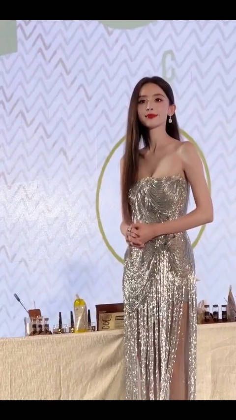 娜扎內场近距离拍摄太惊艳了,好瘦也好美