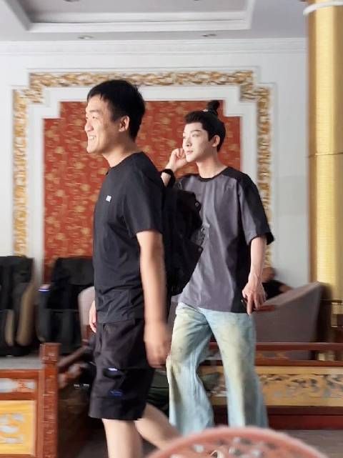 哥@张晚意 啥事这么开心啊?分享一下不?