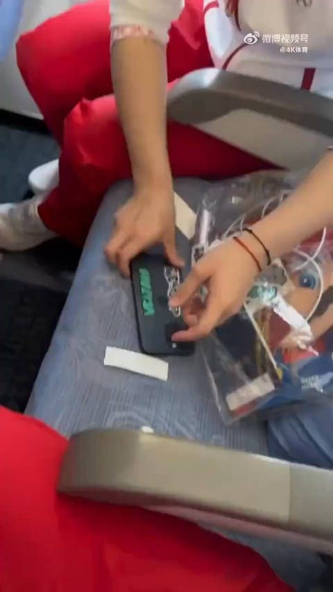 才发现这个视频里全妹也大喊了一句“看我的”但素某人好像只听到了妹儿的呼唤