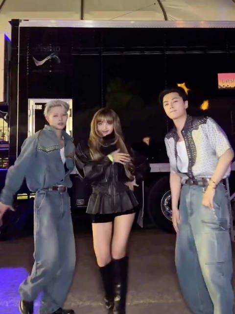 OMG,这是一起参加完科切拉合拍的吗?