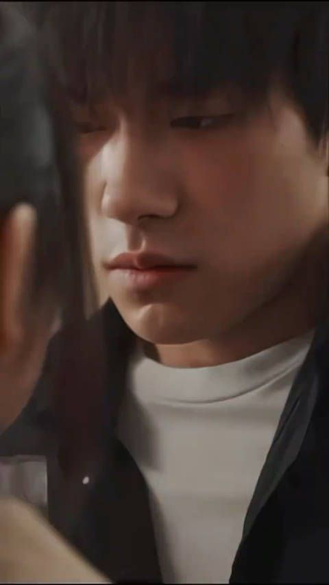 易烊千玺清冷气质,眼神戏也是让人一秒深陷,这双眼睛故事感满满…