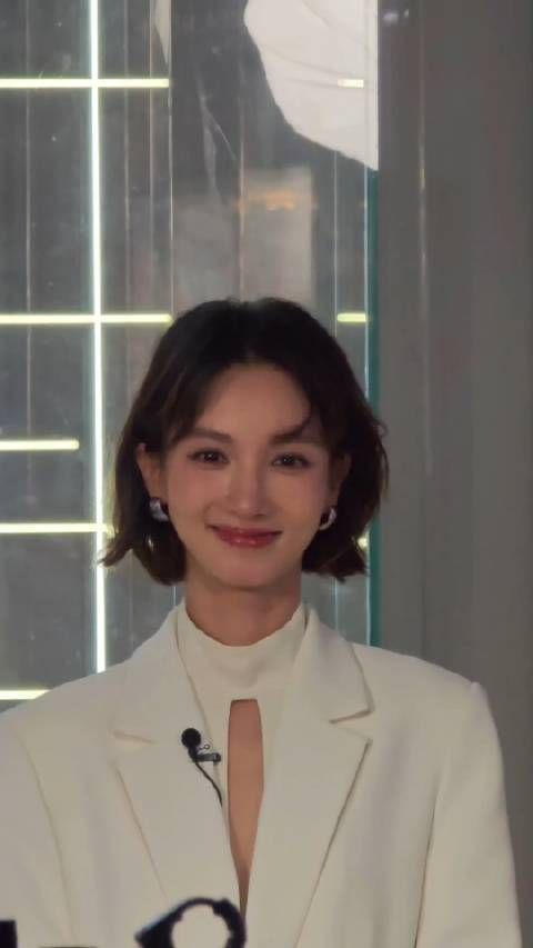 金晨怎么颜值变样了,短发干净利落,但好像没以前那么锋利了,感觉变好看了