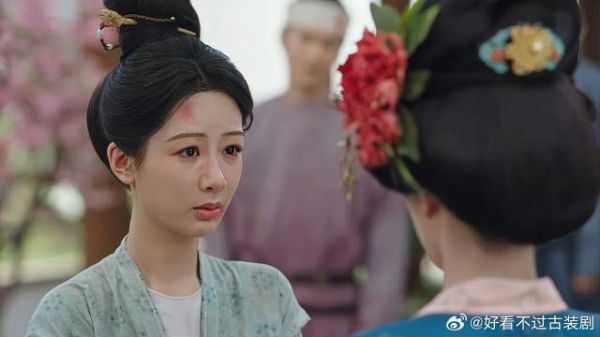 牡丹为了救五娘,将亡母的遗物给典当,当场打动芸店主