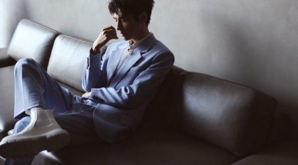 罗云熙活动直播全程cut 罗云熙以特工身份登场!自己的专辑在进行新歌录制