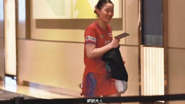 张本美和又抹眼泪了,小姑娘进步很大,真是不容易,这样输球肯定不甘心